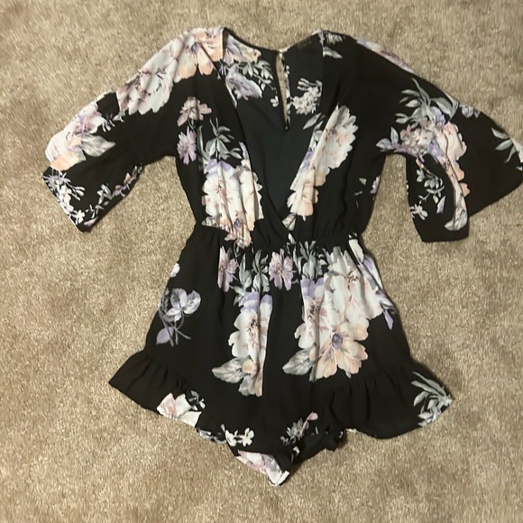 Forever21 Contemporary line floral romper - Picture 2 of 5